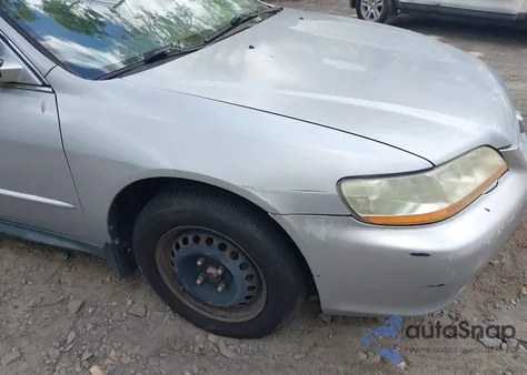 2002 Honda Accord 2.3 Lx z USA, uszkodzony, nr VIN 1HGCG56492A130101